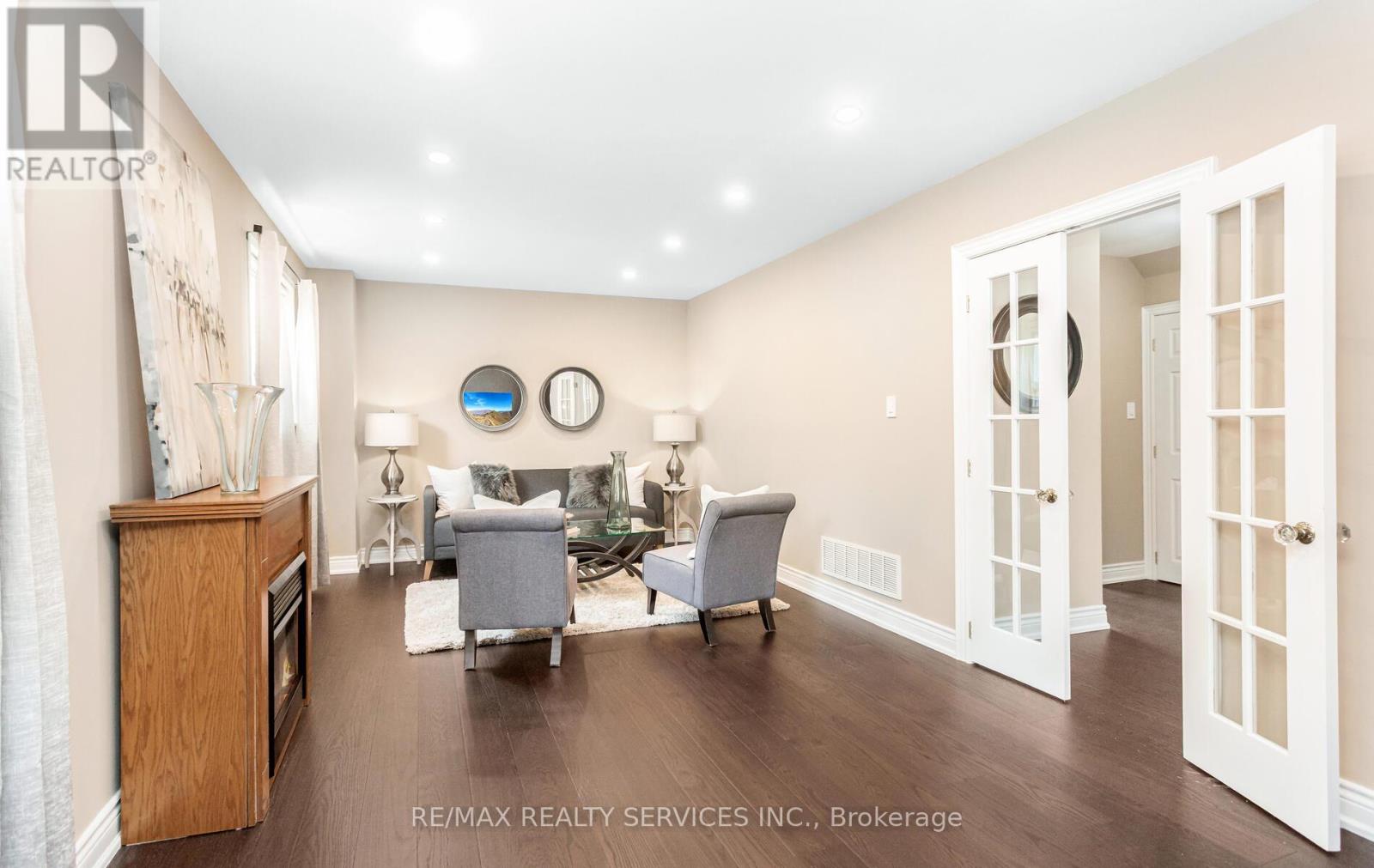 Photo 24 of 17 Croydon Court, Brampton ON