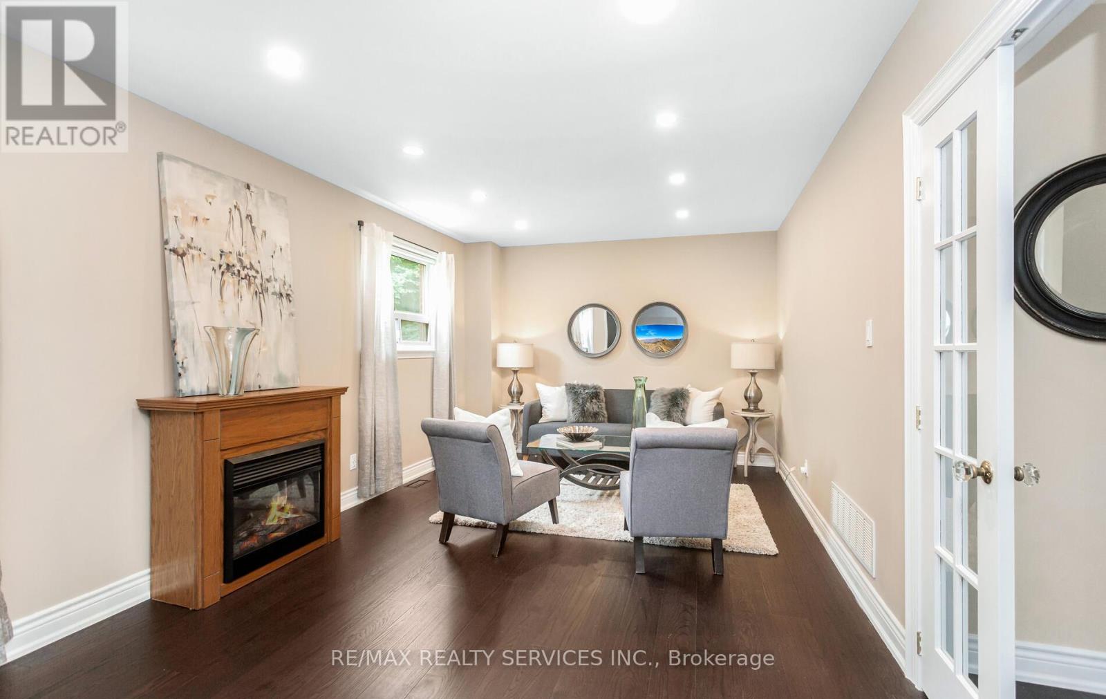 Photo 25 of 17 Croydon Court, Brampton ON