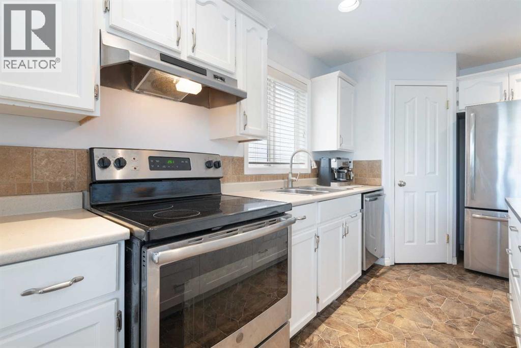 Photo 11 of 44 Country Ridge Close, Lacombe AB