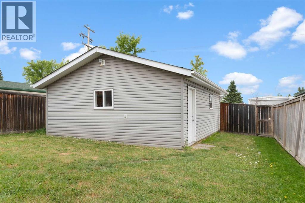 Photo 4 of 44 Country Ridge Close, Lacombe AB