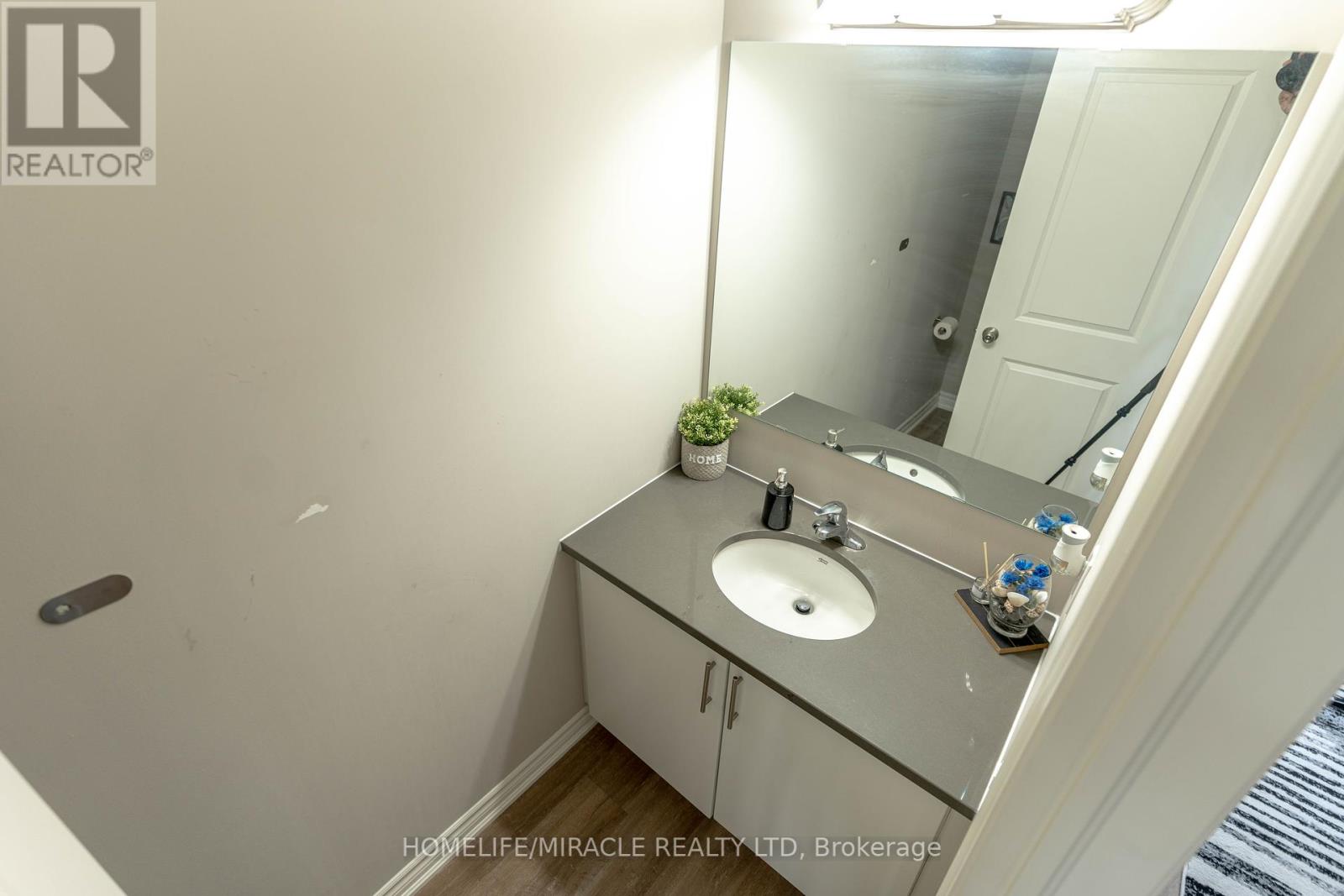 Photo 35 of Unit 45 261 Chapel Hill Drive, Kitchener ON