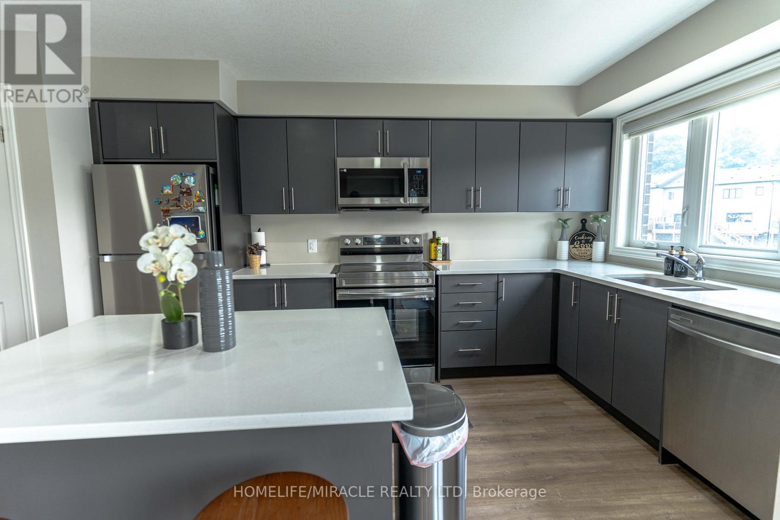 Photo 6 of Unit 45 261 Chapel Hill Drive, Kitchener ON