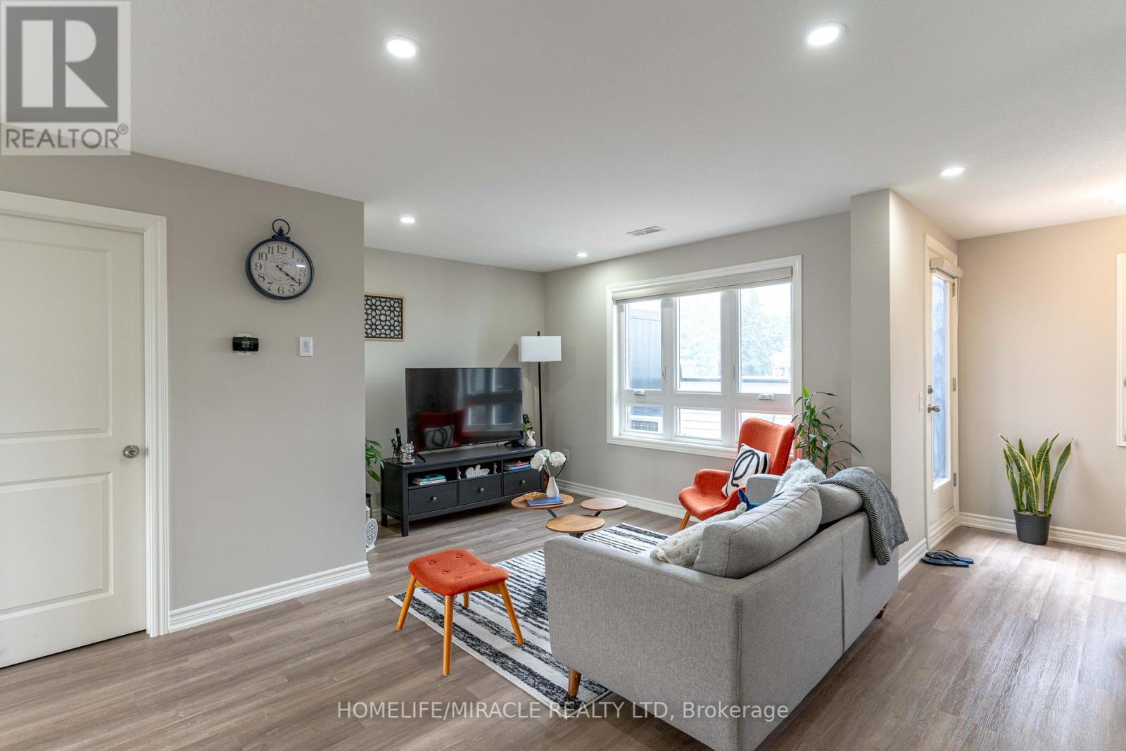 Photo 4 of Unit 45 261 Chapel Hill Drive, Kitchener ON