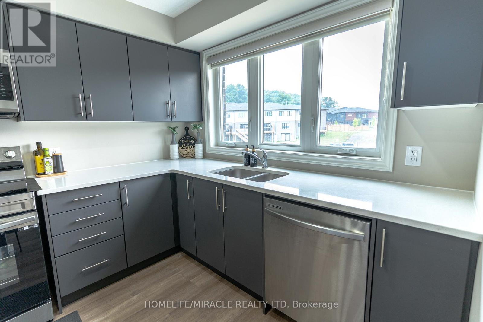 Photo 7 of Unit 45 261 Chapel Hill Drive, Kitchener ON