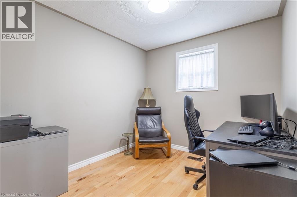Photo 23 of 63 Lionsgate Avenue, Hamilton ON