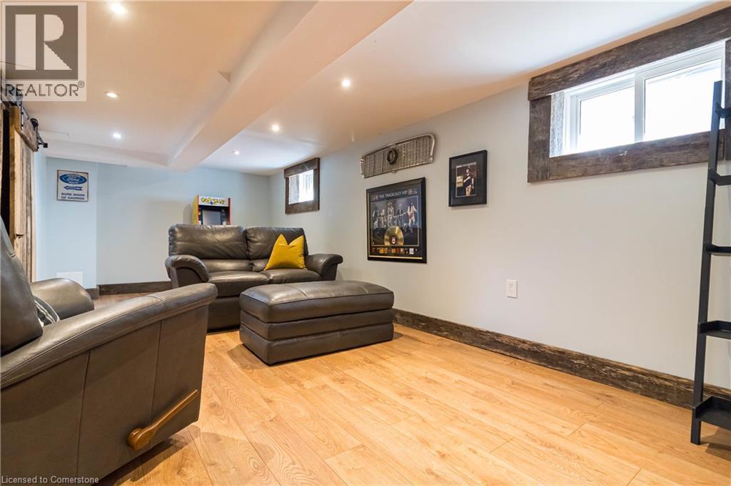 Photo 24 of 116 1st Street N, Stoney Creek ON