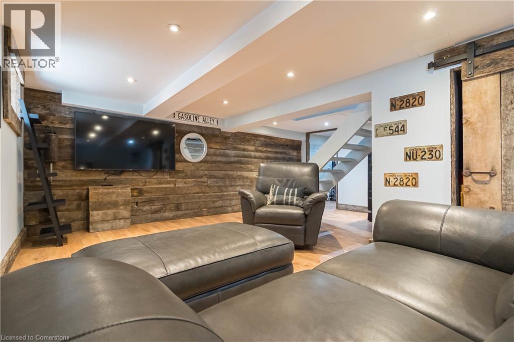 Photo 25 of 116 1st Street N, Stoney Creek ON
