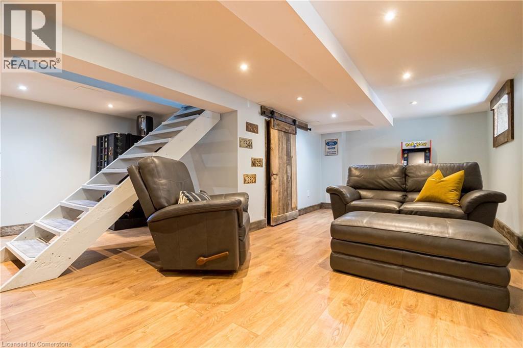 Photo 23 of 116 1st Street N, Stoney Creek ON