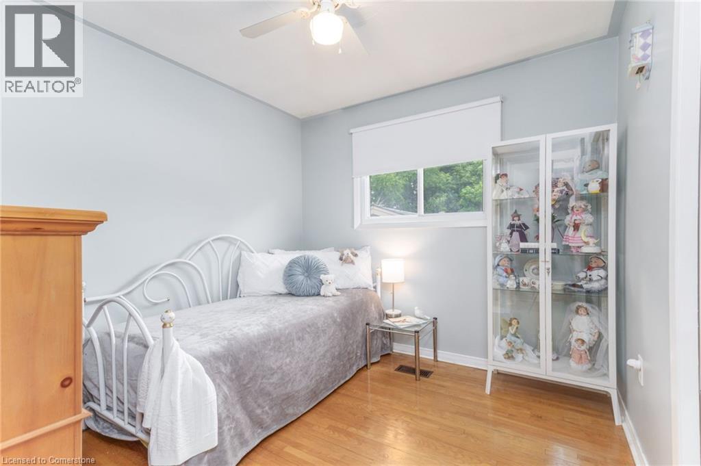 Photo 17 of 63 Lionsgate Avenue, Hamilton ON