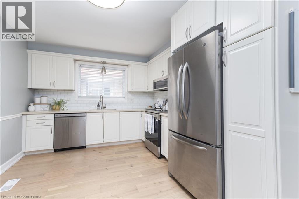 Photo 11 of 63 Lionsgate Avenue, Hamilton ON