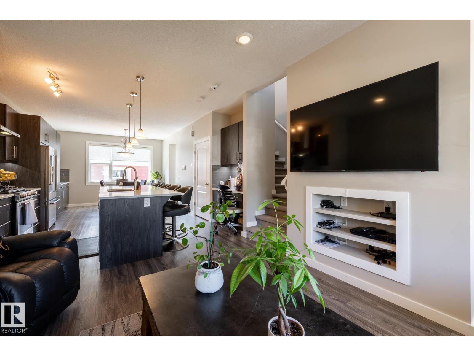 Photo 11 of 7403 Colonel Mewburn Rd Nw, Edmonton AB