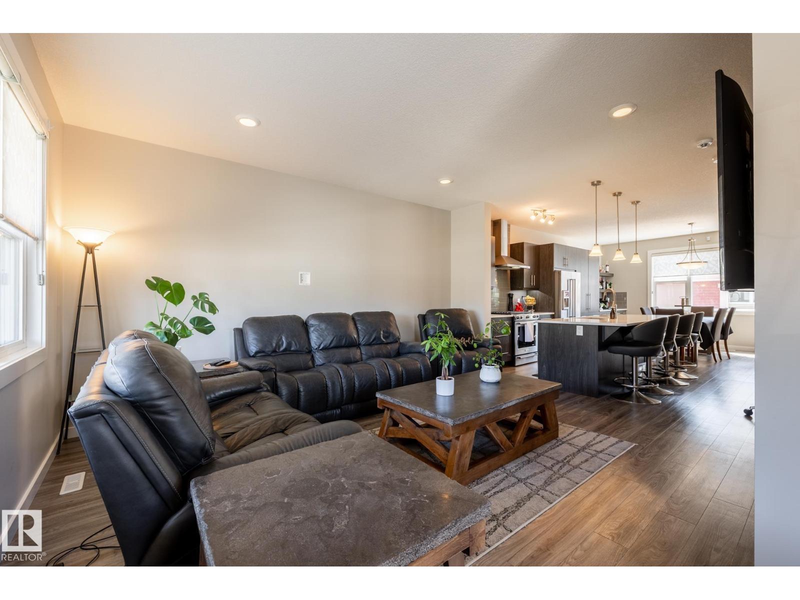 Photo 13 of 7403 Colonel Mewburn Rd Nw, Edmonton AB