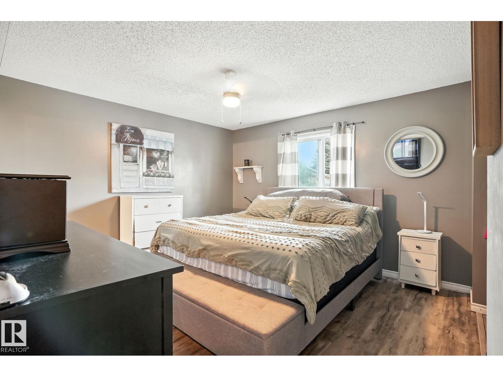 Photo 1 of 1031 James Cr Nw, Edmonton AB