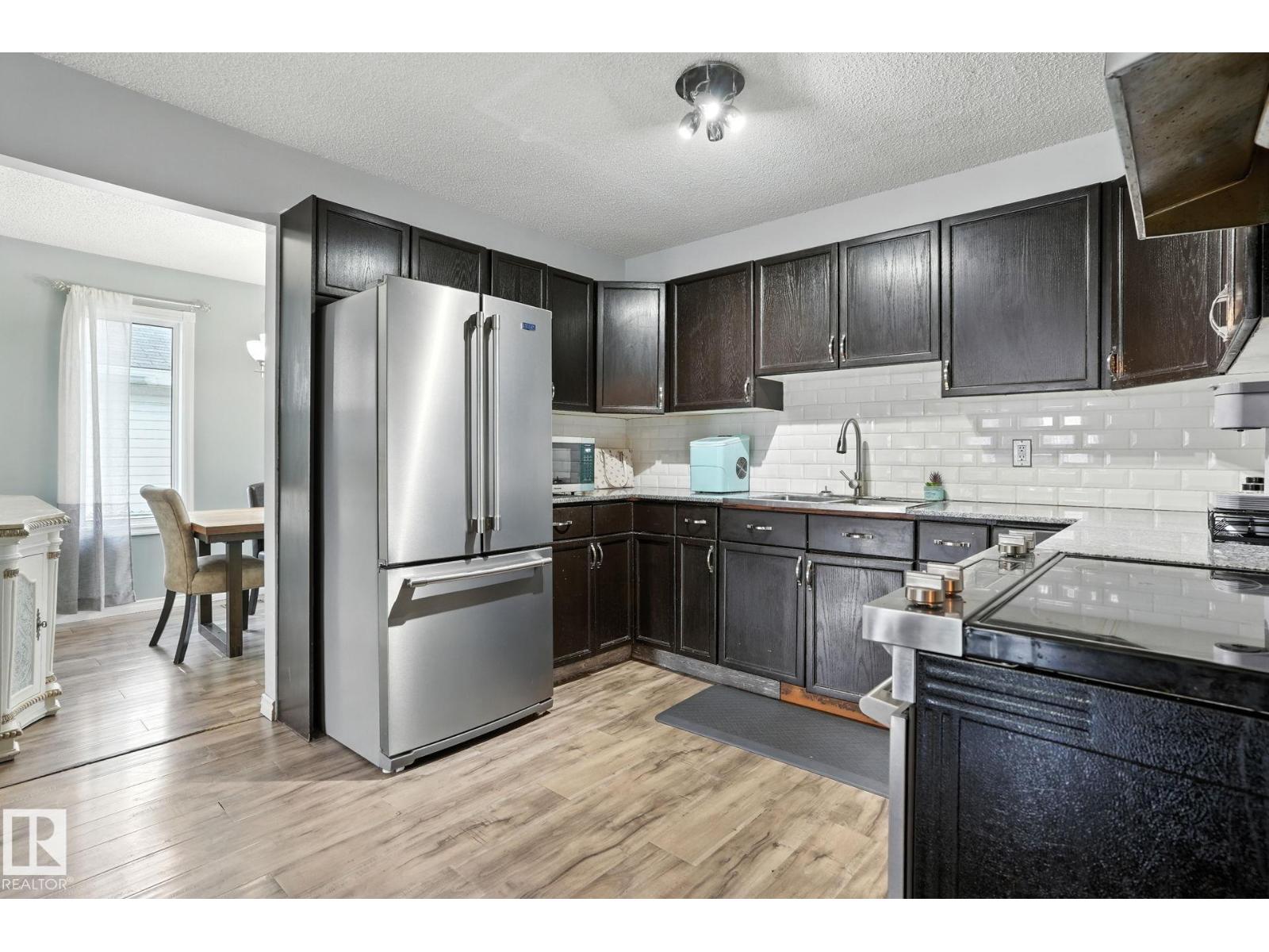 Photo 15 of 1031 James Cr Nw, Edmonton AB