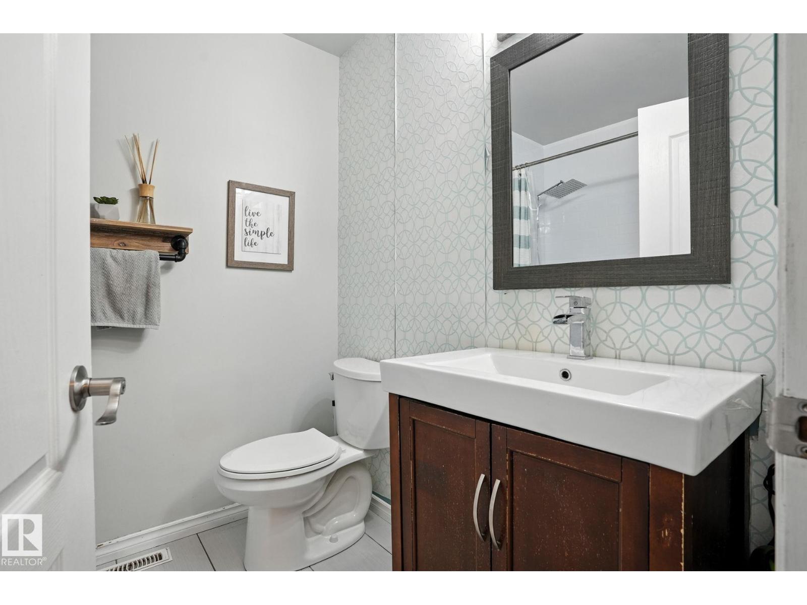 Photo 16 of 1031 James Cr Nw, Edmonton AB