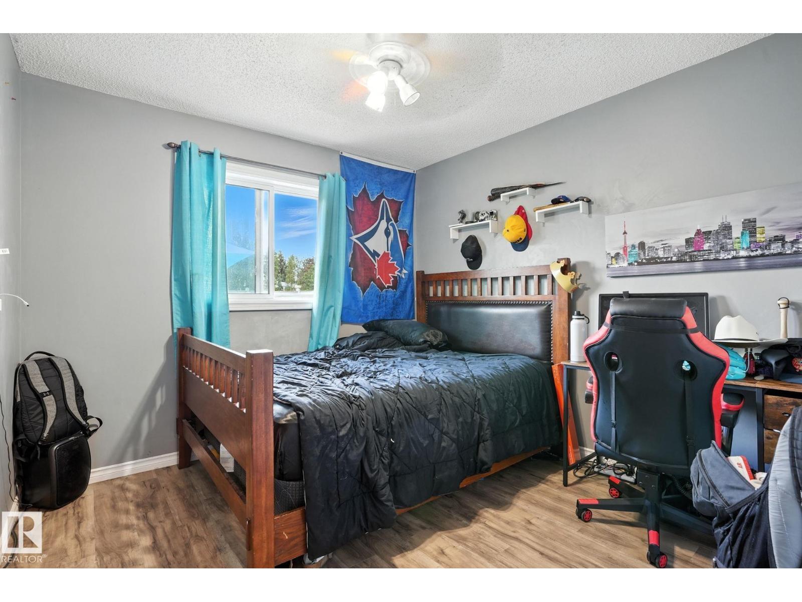 Photo 8 of 1031 James Cr Nw, Edmonton AB