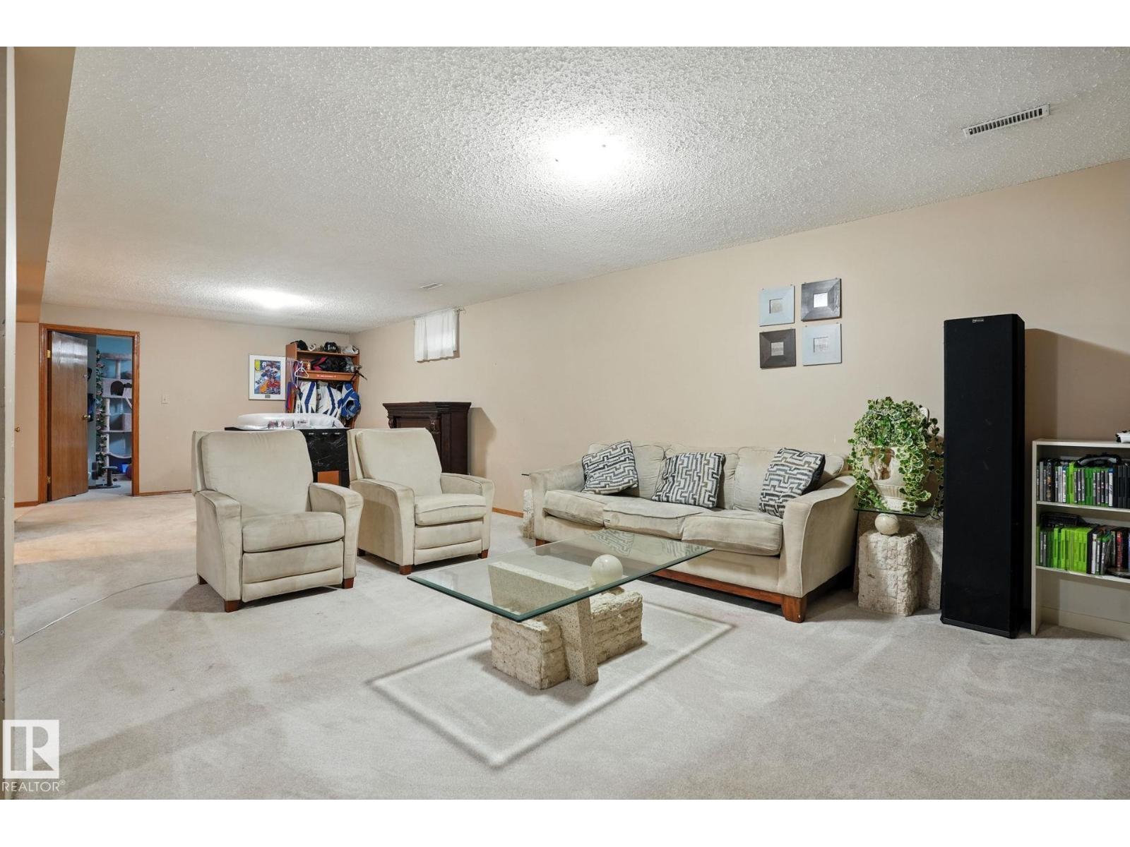 Photo 17 of 1031 James Cr Nw, Edmonton AB