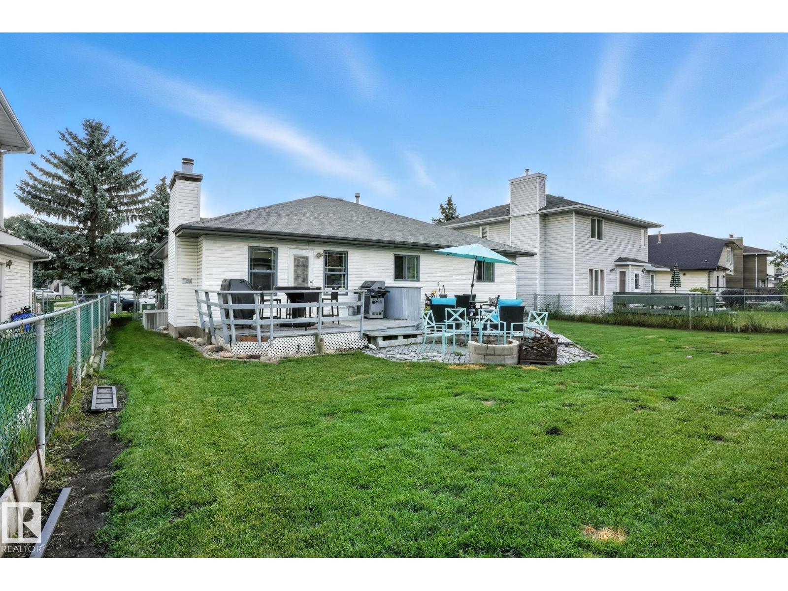 Photo 9 of 1031 James Cr Nw, Edmonton AB