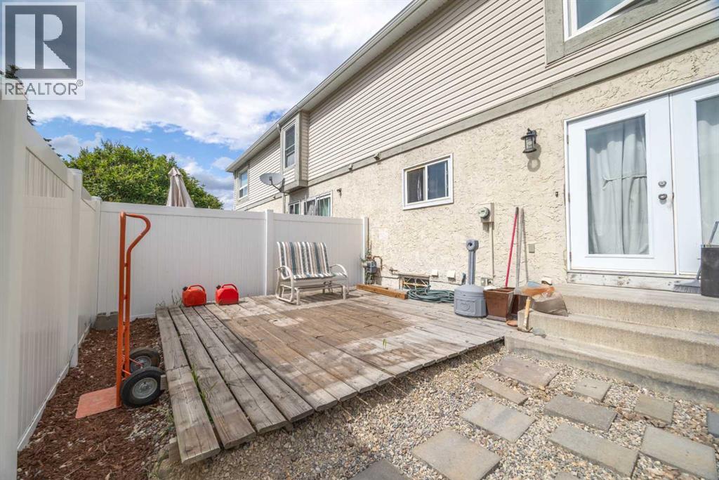 Photo 6 of 105 Deer Ridge Lane Se, Calgary AB