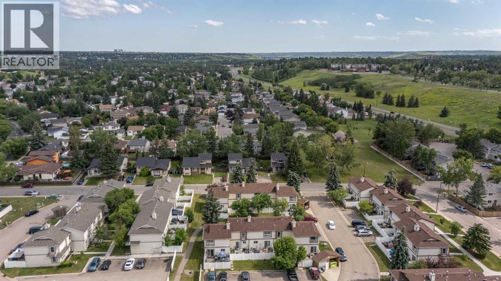 Photo 12 of 105 Deer Ridge Lane Se, Calgary AB