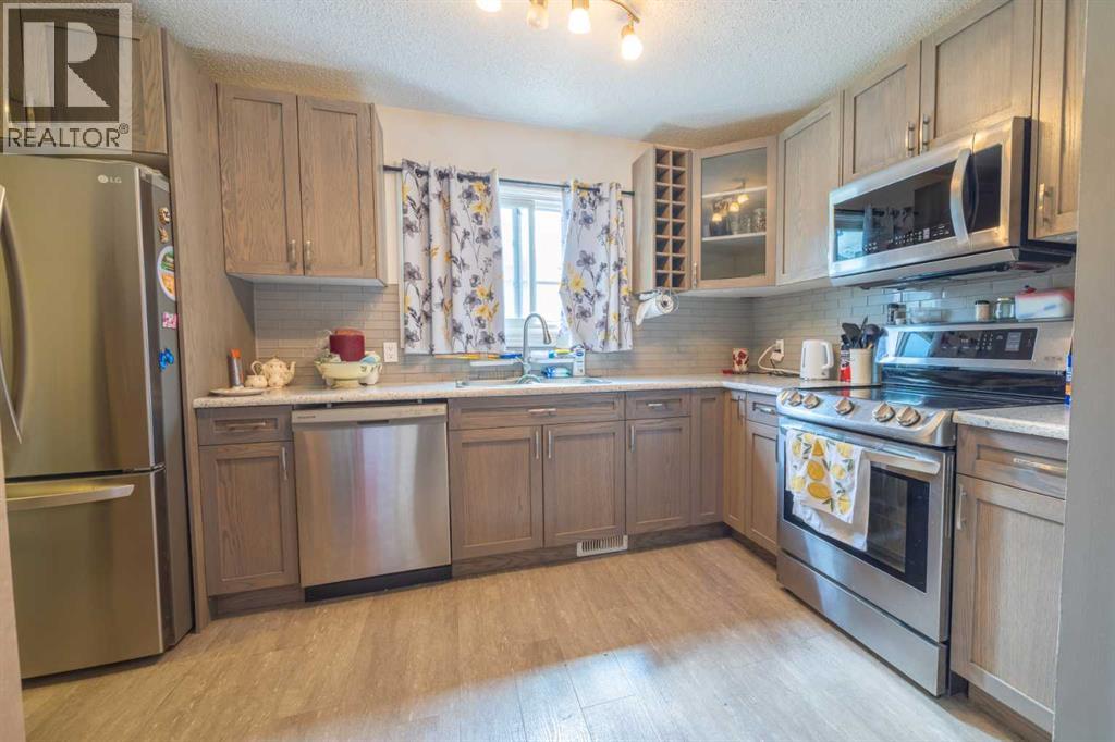 Photo 16 of 105 Deer Ridge Lane Se, Calgary AB
