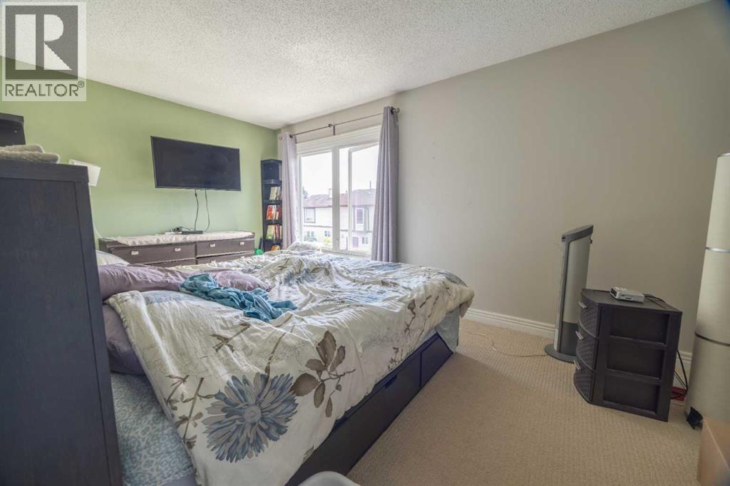 Photo 23 of 105 Deer Ridge Lane Se, Calgary AB