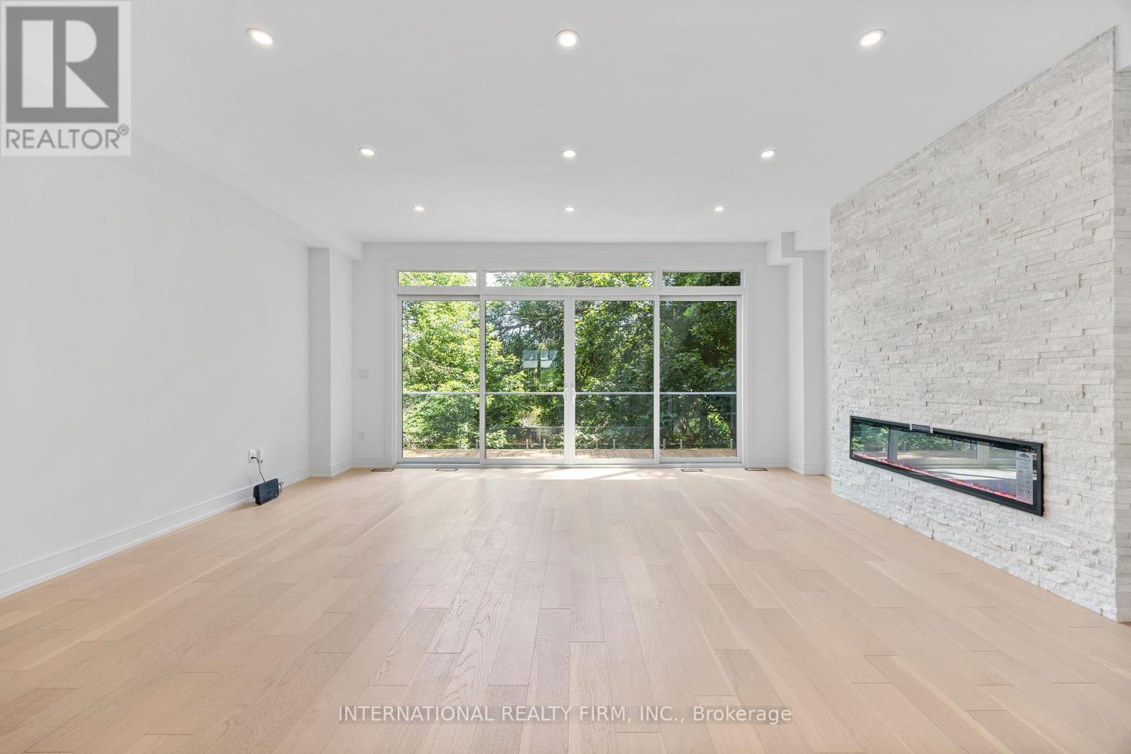 Photo 16 of 19 Ivy Avenue, Toronto ON