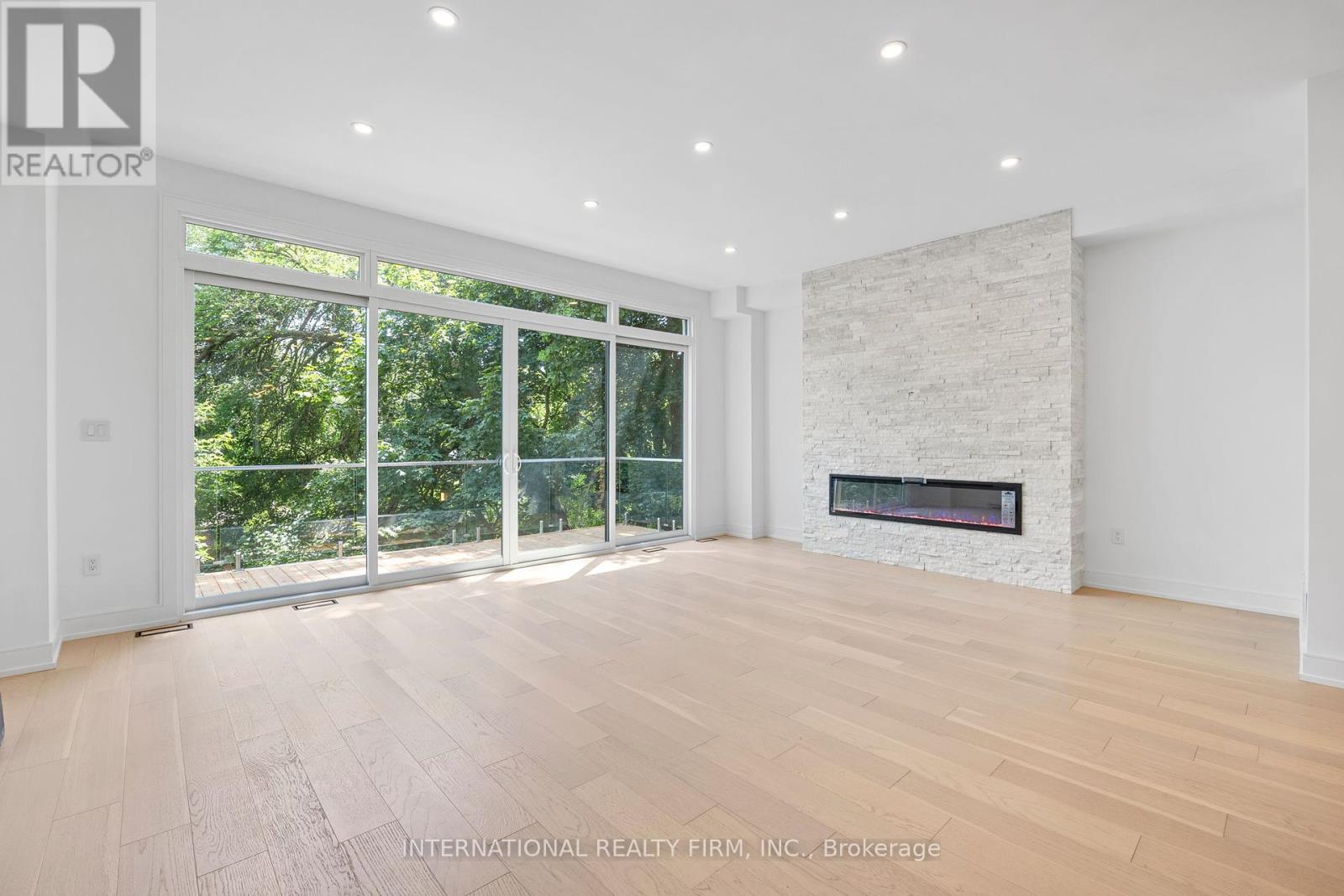 Photo 14 of 19 Ivy Avenue, Toronto ON
