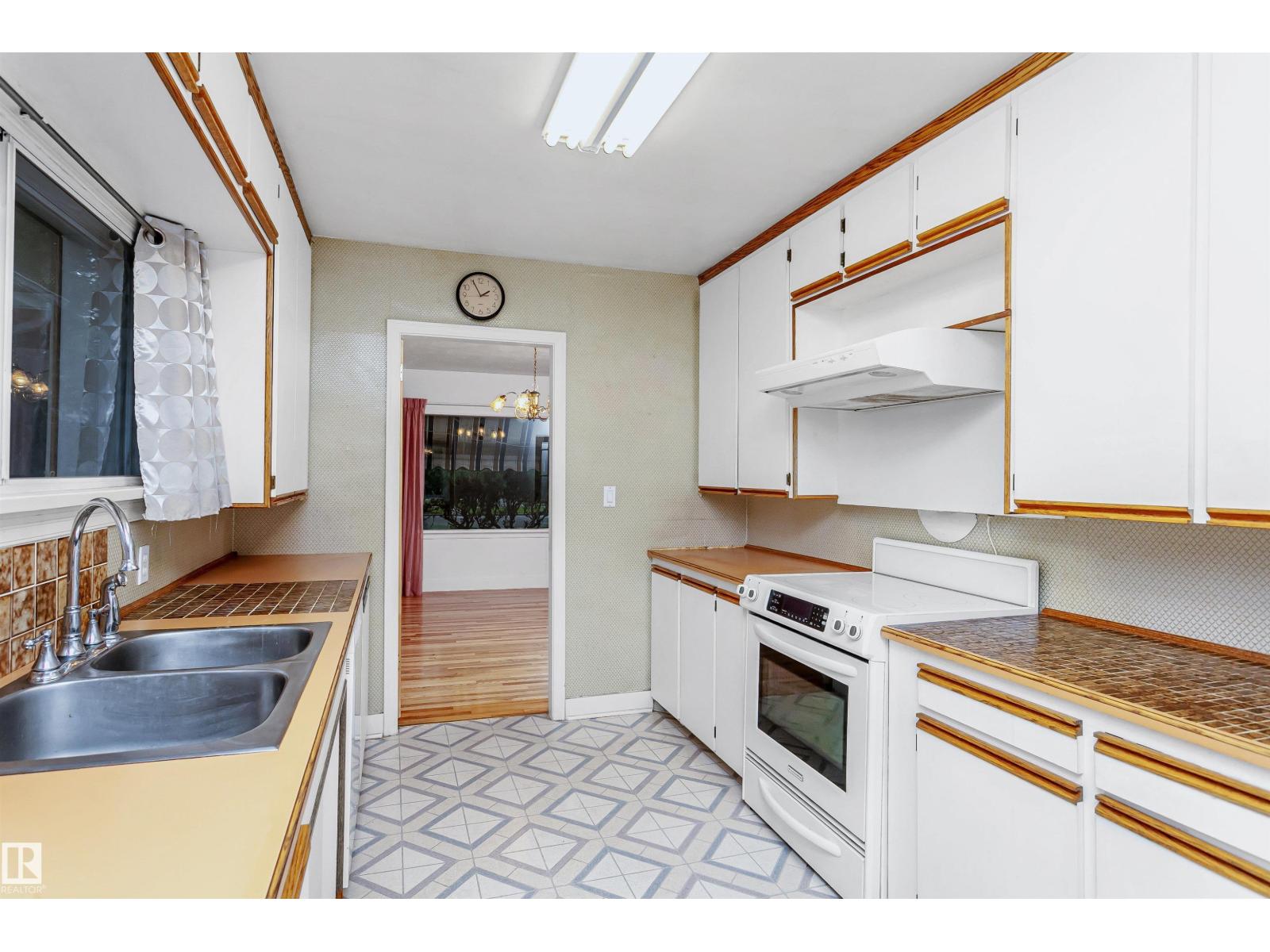 Photo 14 of 10525 134 St Nw, Edmonton AB