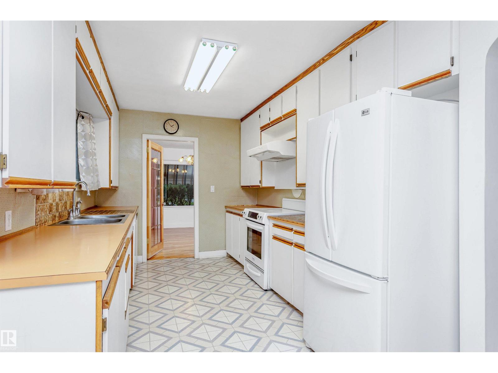Photo 15 of 10525 134 St Nw, Edmonton AB