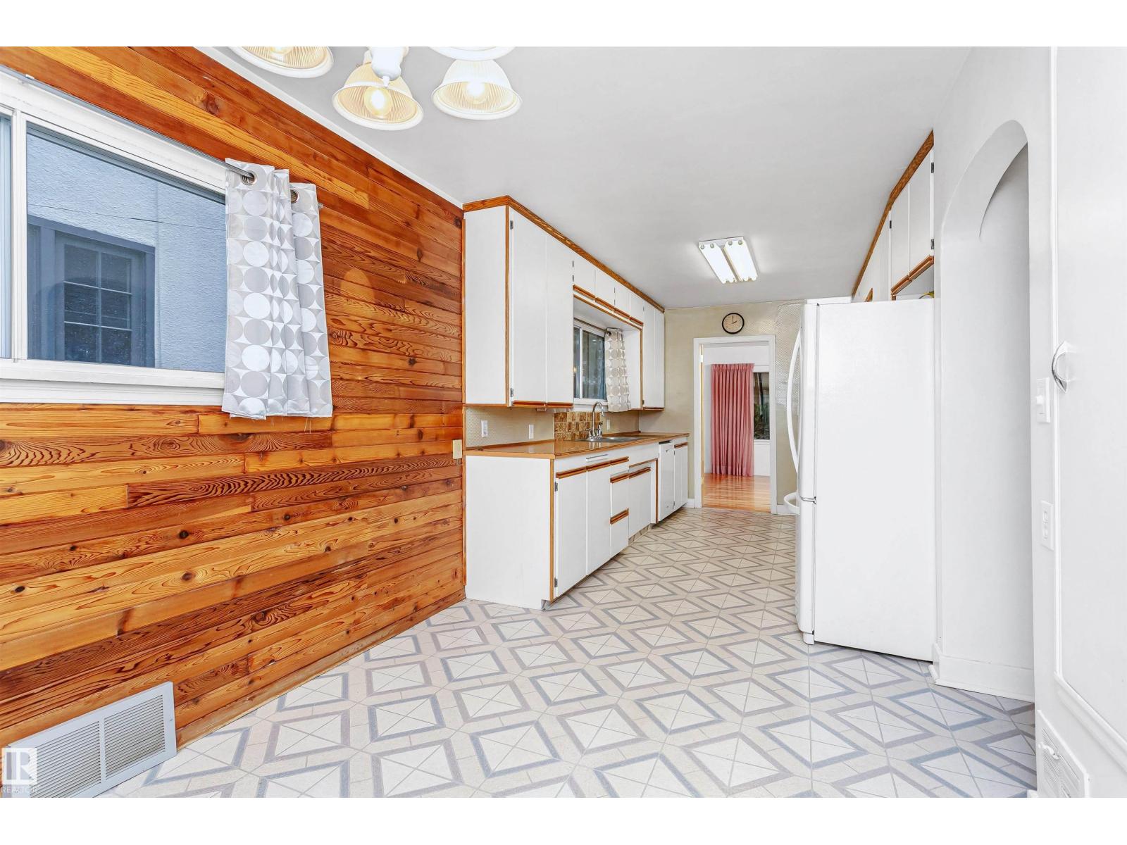 Photo 18 of 10525 134 St Nw, Edmonton AB