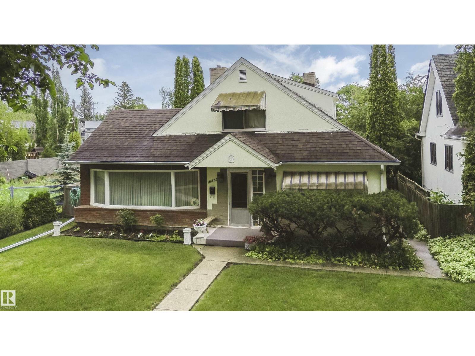Photo 3 of 10525 134 St Nw, Edmonton AB