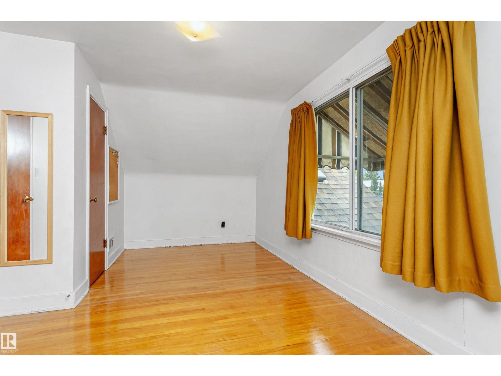Photo 31 of 10525 134 St Nw, Edmonton AB