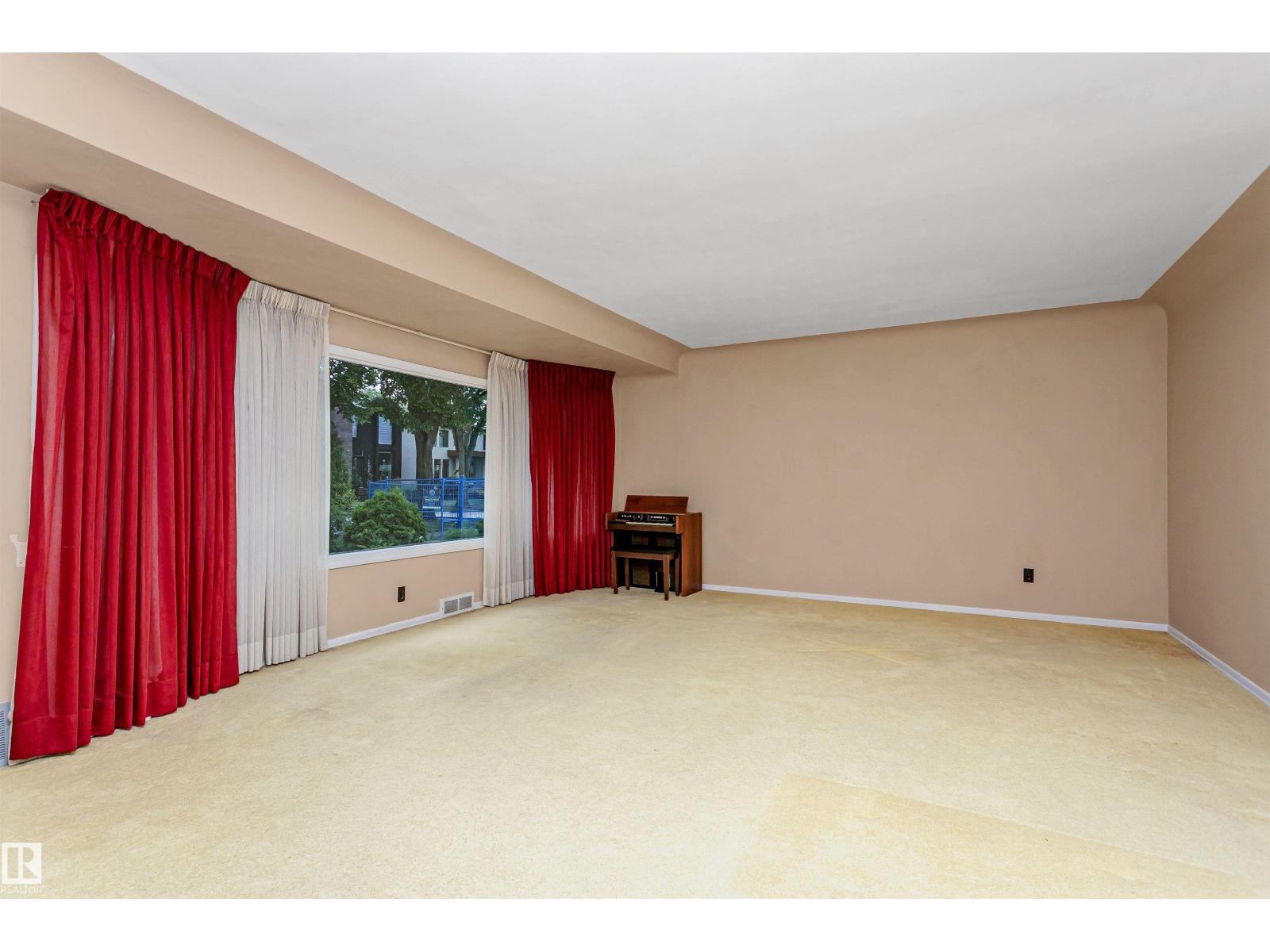 Photo 7 of 10525 134 St Nw, Edmonton AB