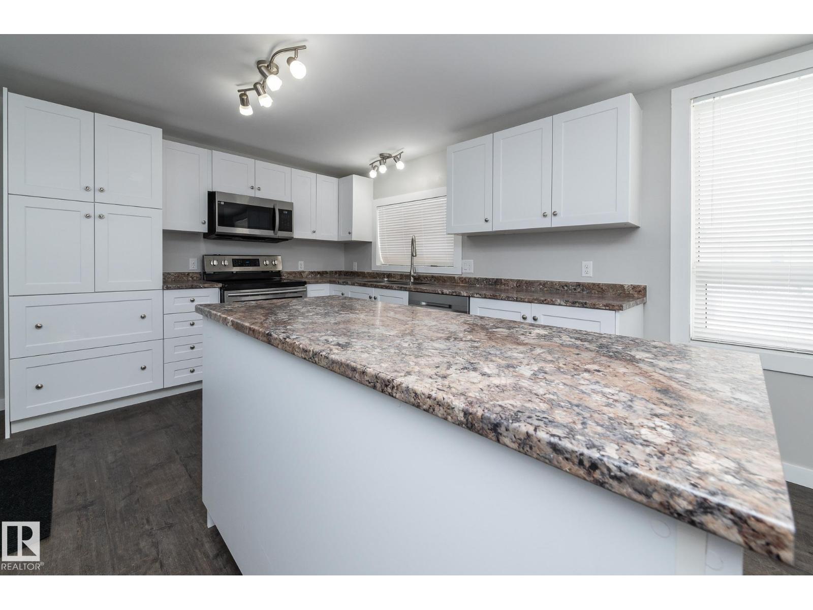 Photo 1 of 191 Lee Ridge Rd Nw, Edmonton AB