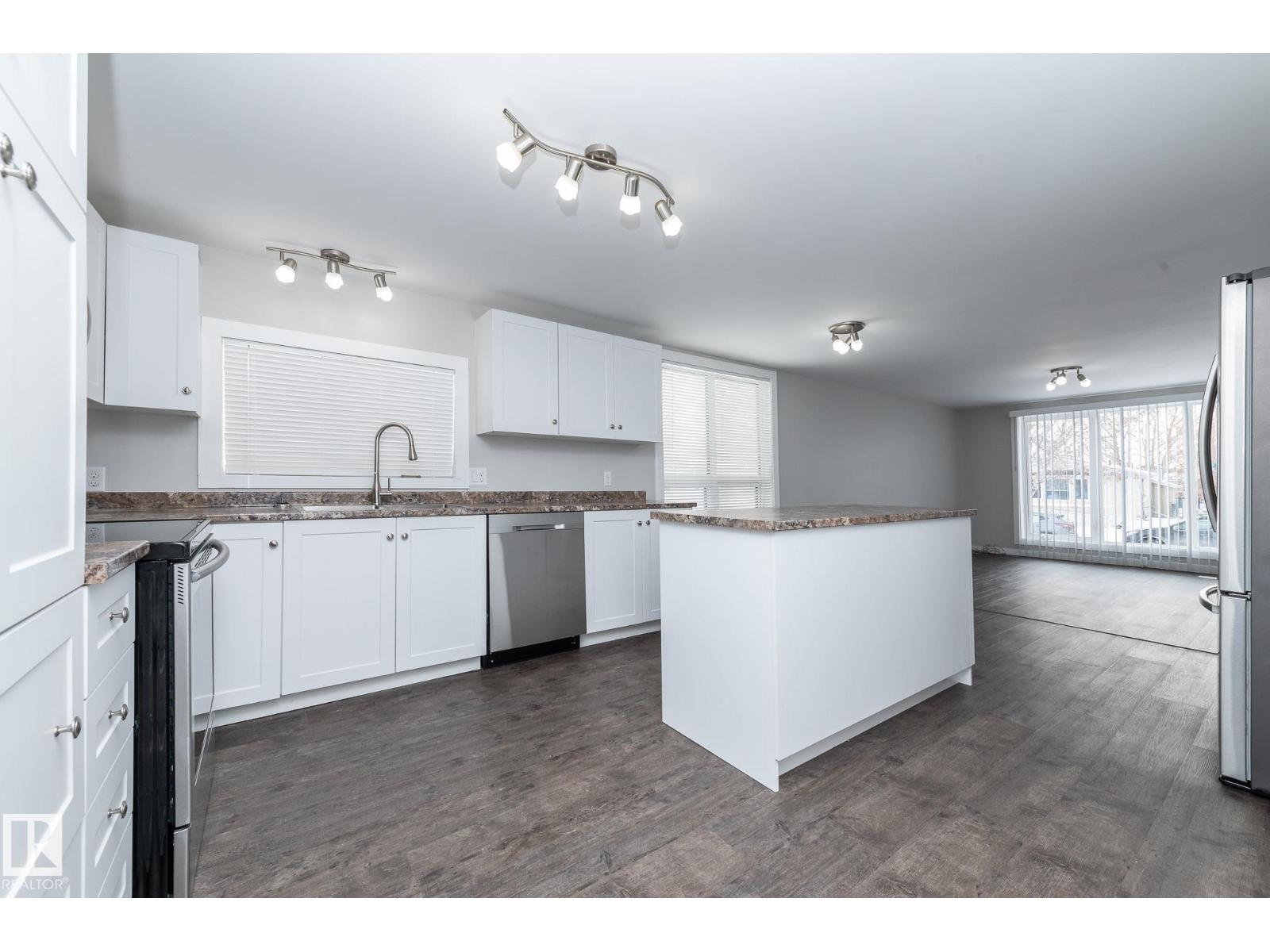 Photo 16 of 191 Lee Ridge Rd Nw, Edmonton AB