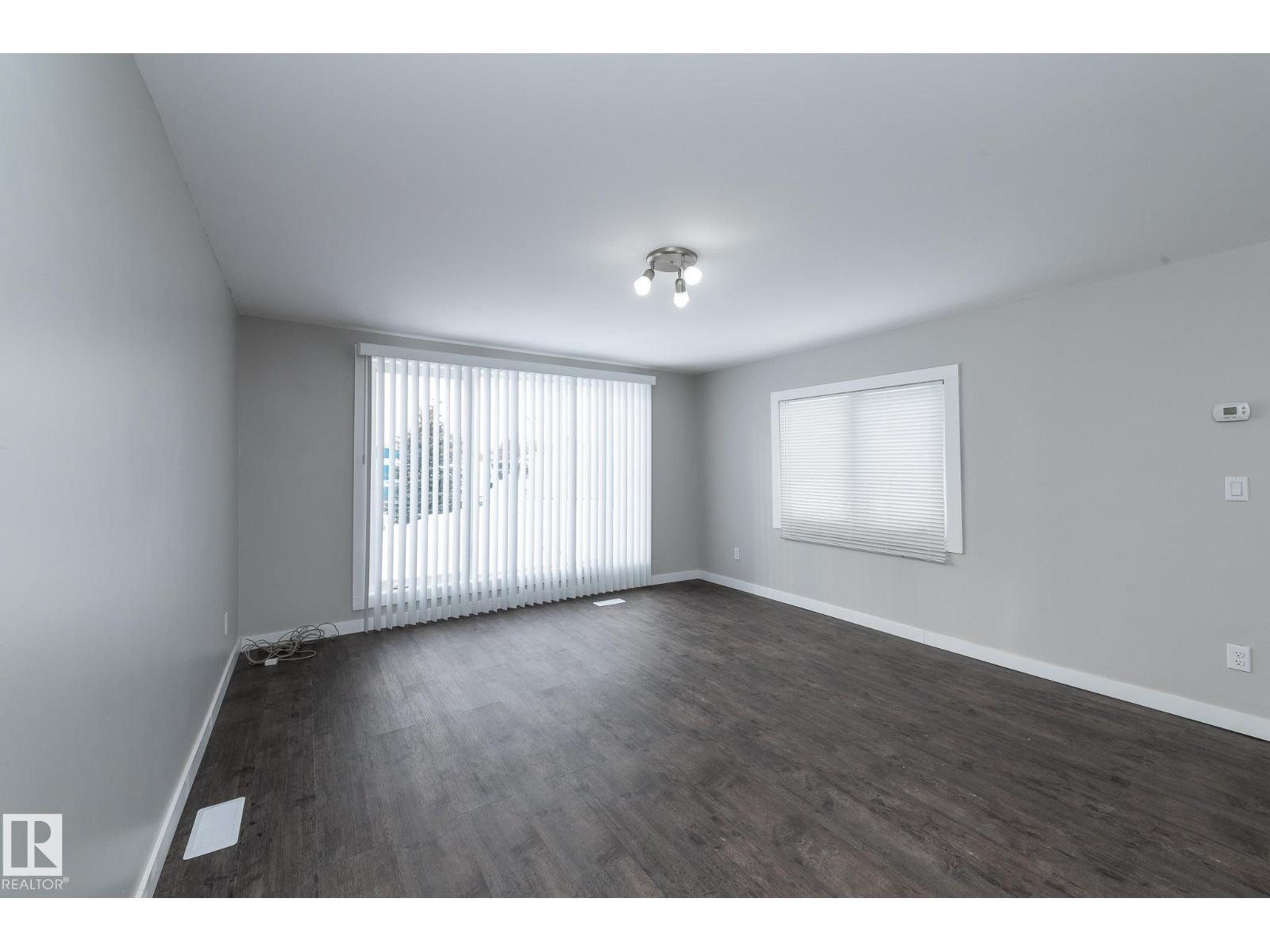 Photo 2 of 191 Lee Ridge Rd Nw, Edmonton AB