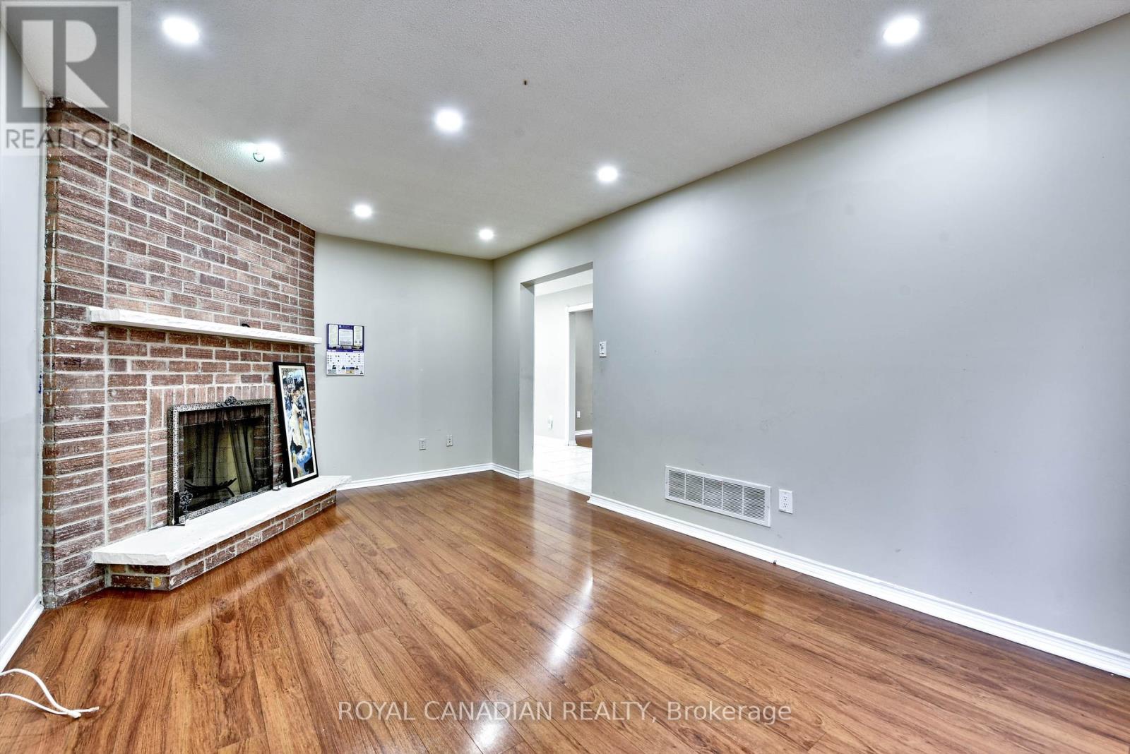 Photo 13 of 5570 Shorecrest Crescent, Mississauga ON
