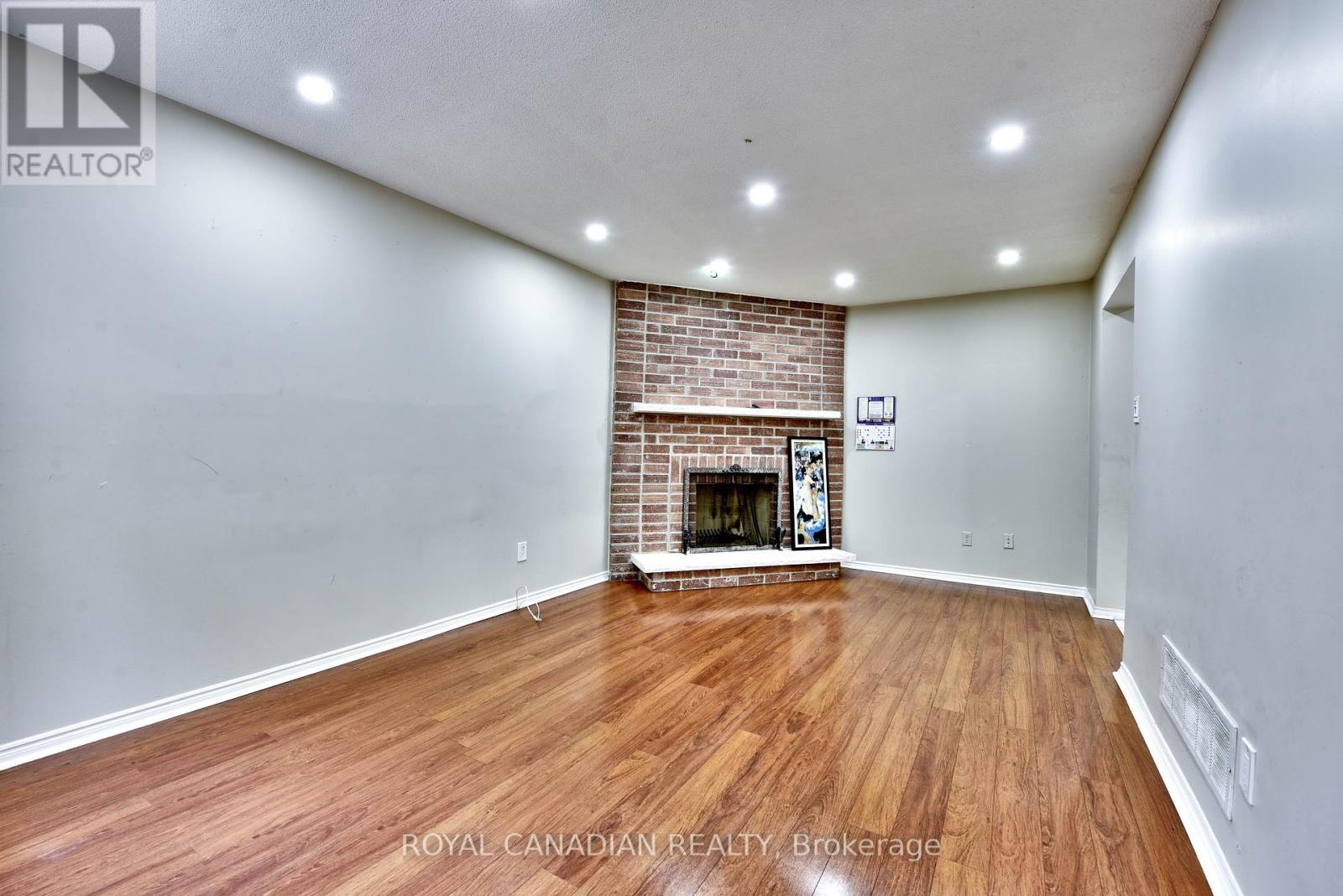 Photo 12 of 5570 Shorecrest Crescent, Mississauga ON