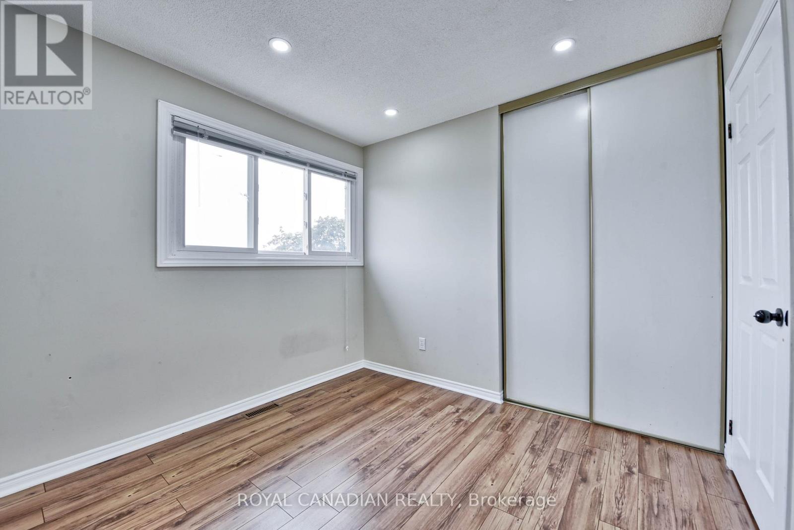 Photo 37 of 5570 Shorecrest Crescent, Mississauga ON