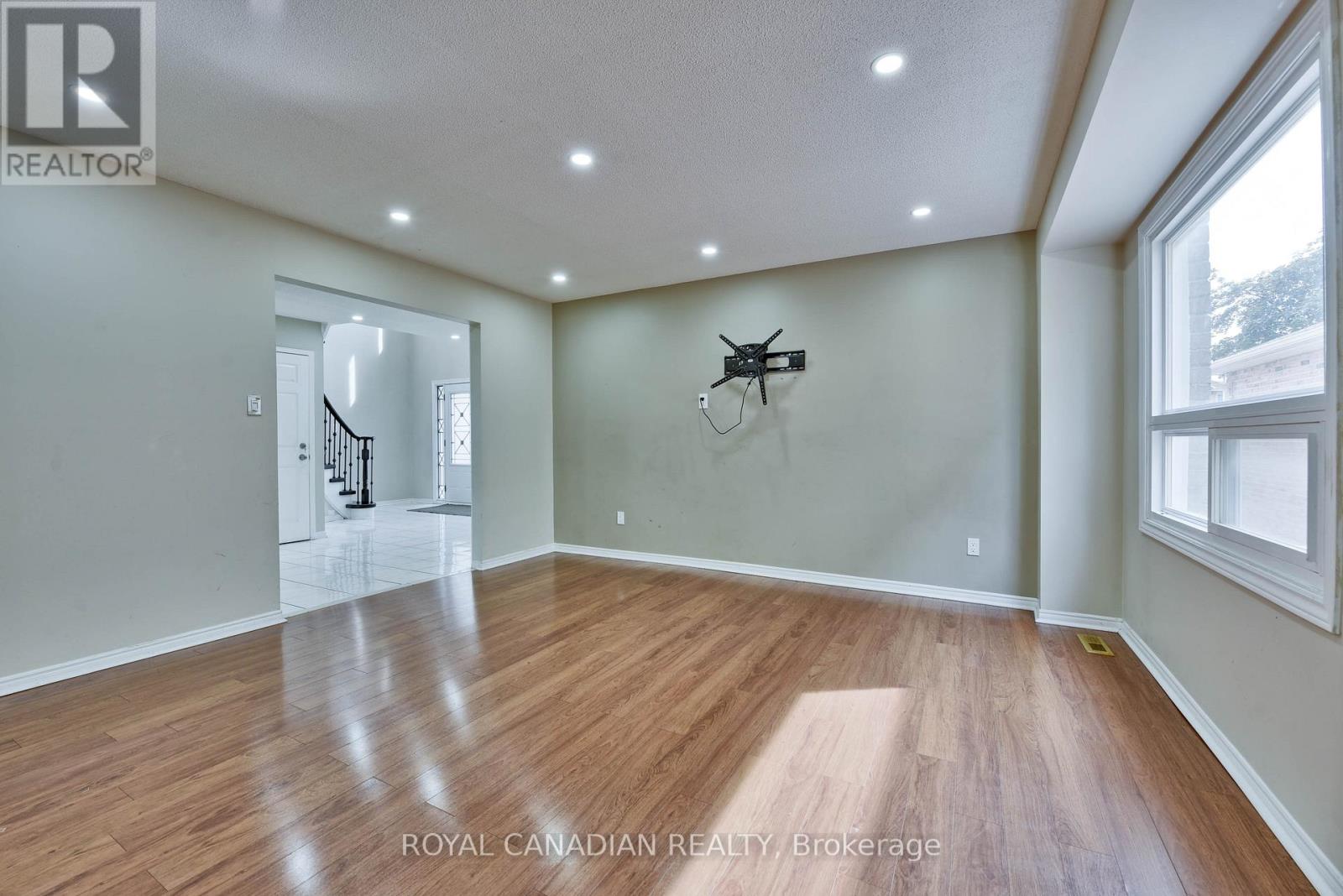 Photo 27 of 5570 Shorecrest Crescent, Mississauga ON