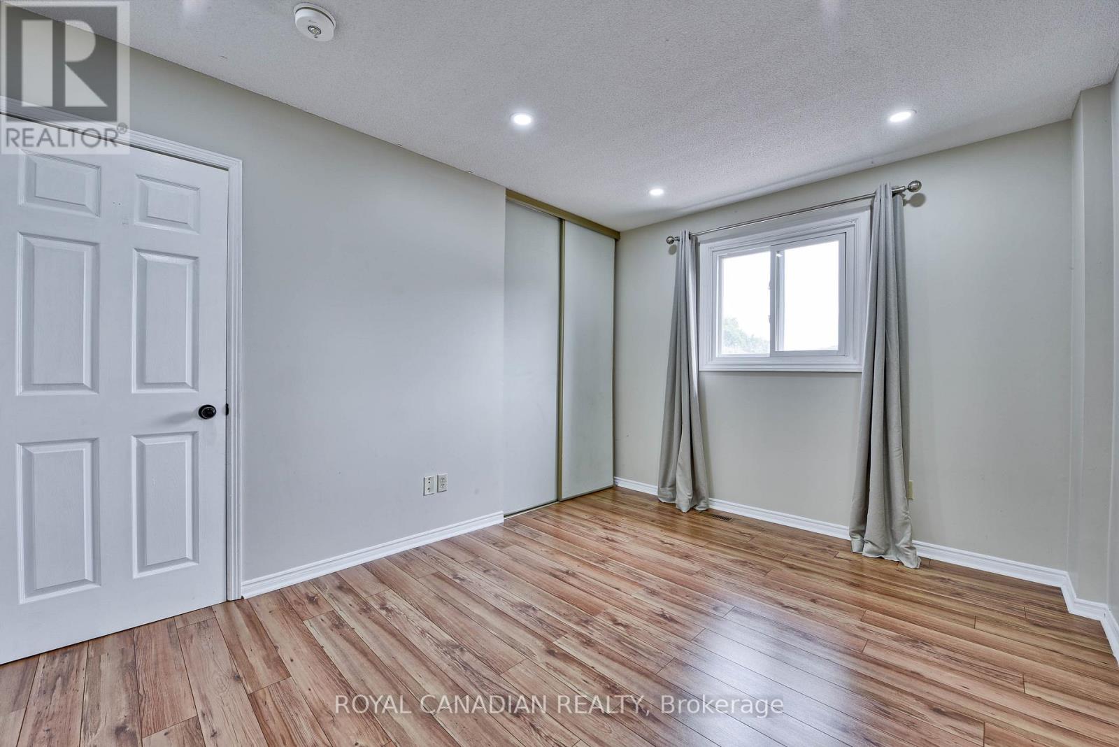 Photo 40 of 5570 Shorecrest Crescent, Mississauga ON