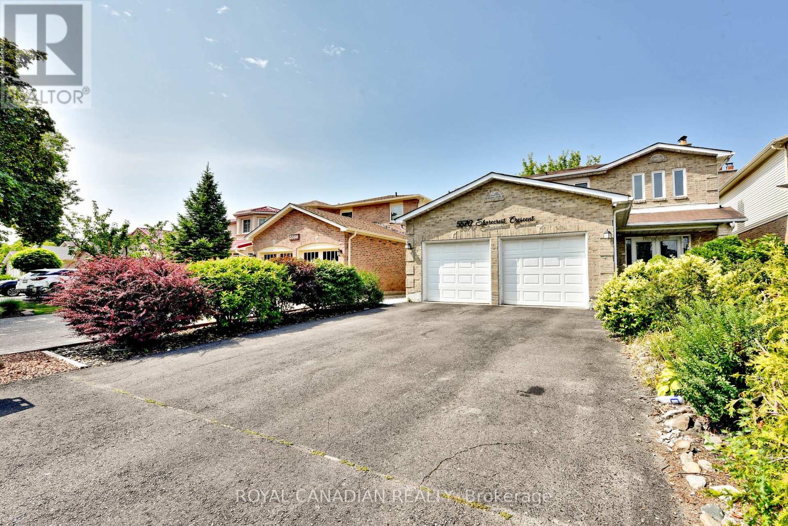 Photo 2 of 5570 Shorecrest Crescent, Mississauga ON