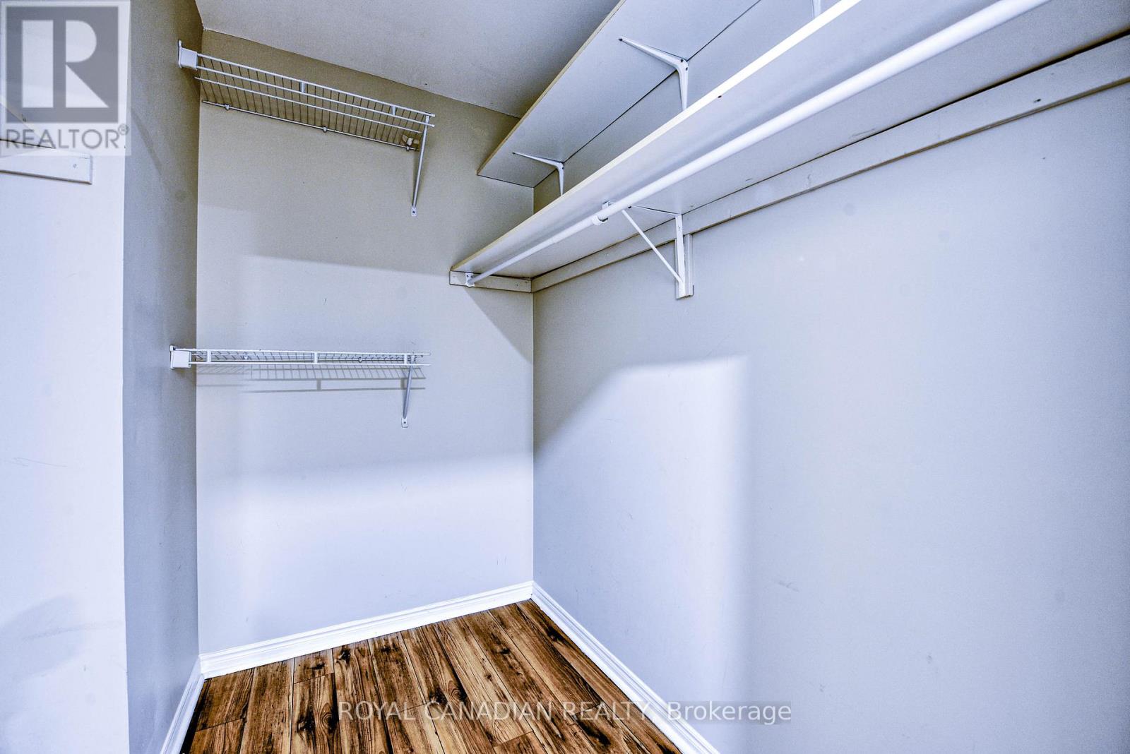 Photo 34 of 5570 Shorecrest Crescent, Mississauga ON
