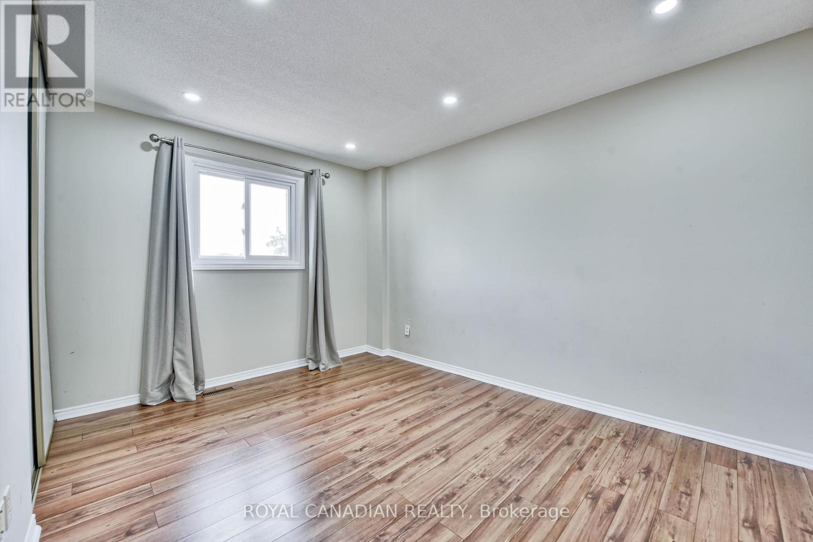 Photo 38 of 5570 Shorecrest Crescent, Mississauga ON