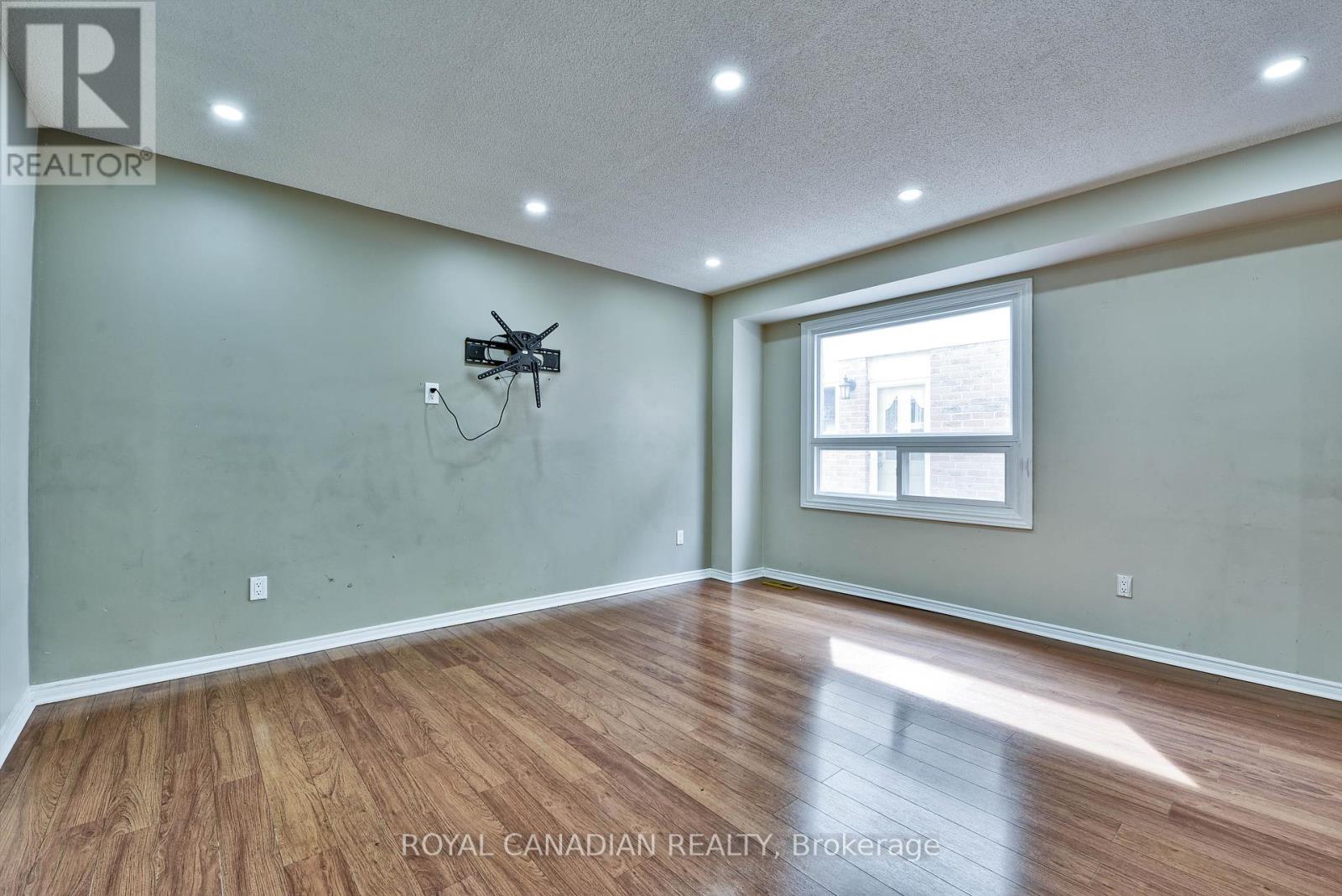 Photo 28 of 5570 Shorecrest Crescent, Mississauga ON