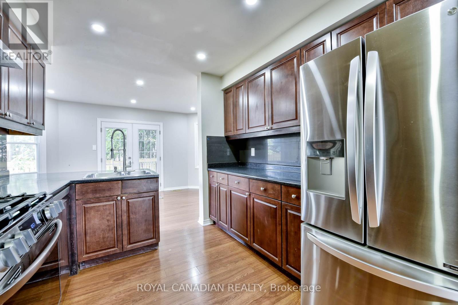 Photo 20 of 5570 Shorecrest Crescent, Mississauga ON