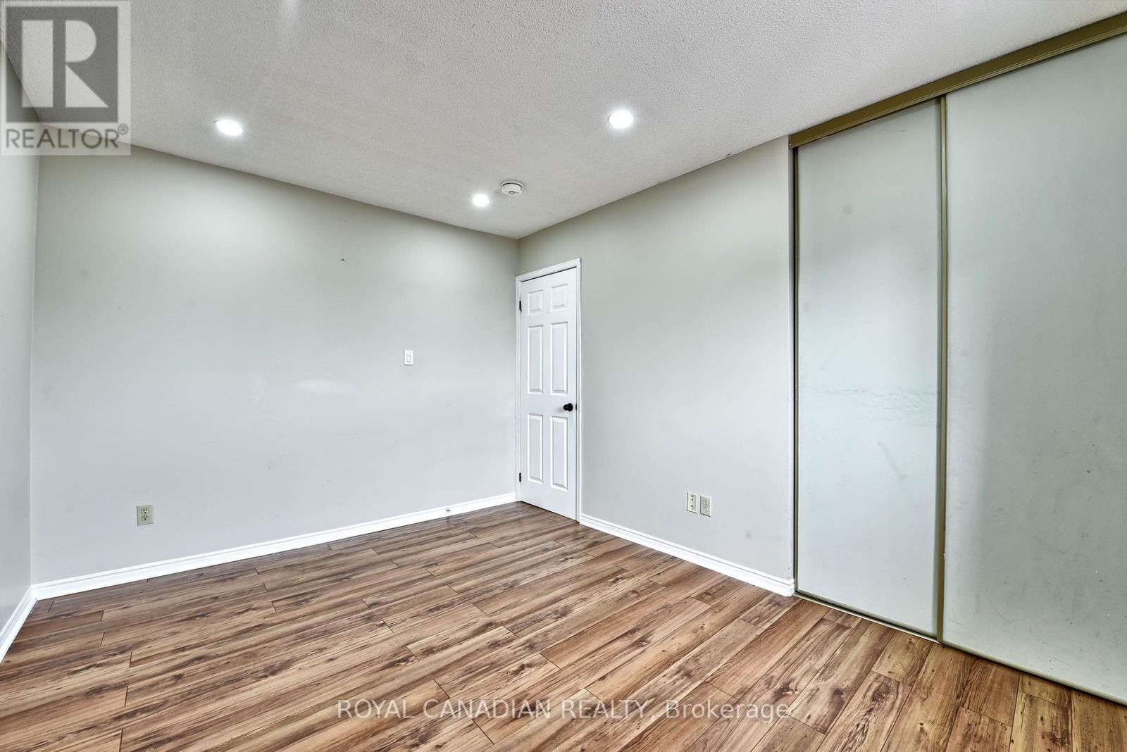 Photo 39 of 5570 Shorecrest Crescent, Mississauga ON