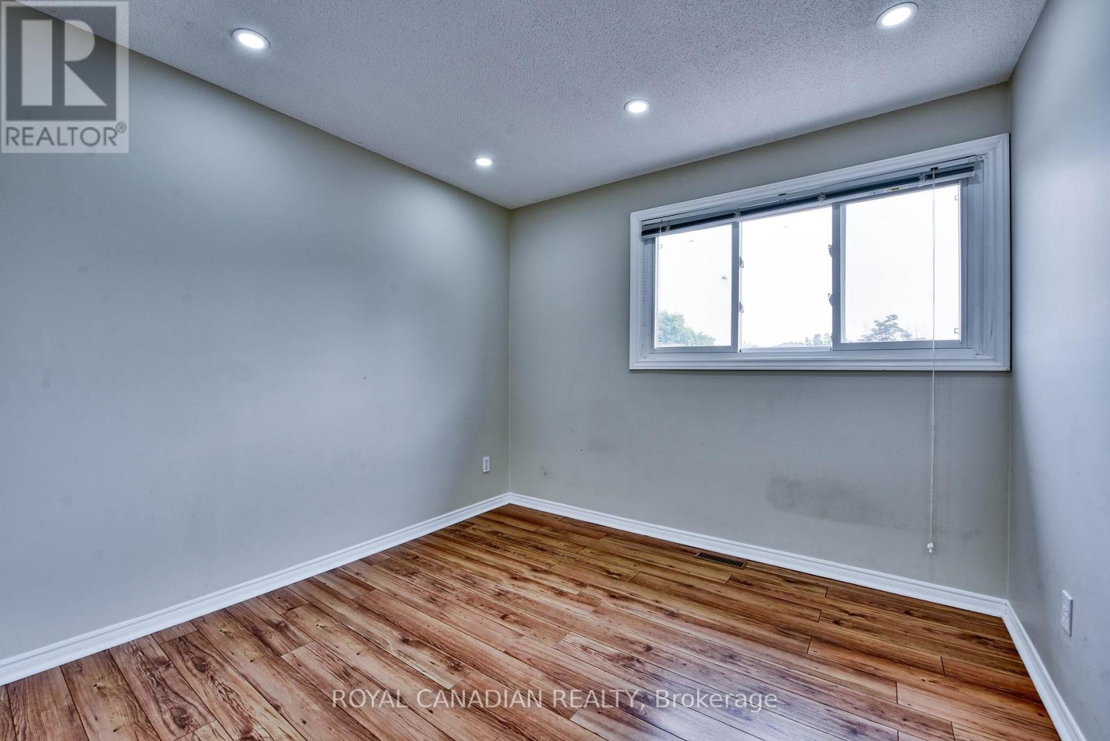 Photo 35 of 5570 Shorecrest Crescent, Mississauga ON