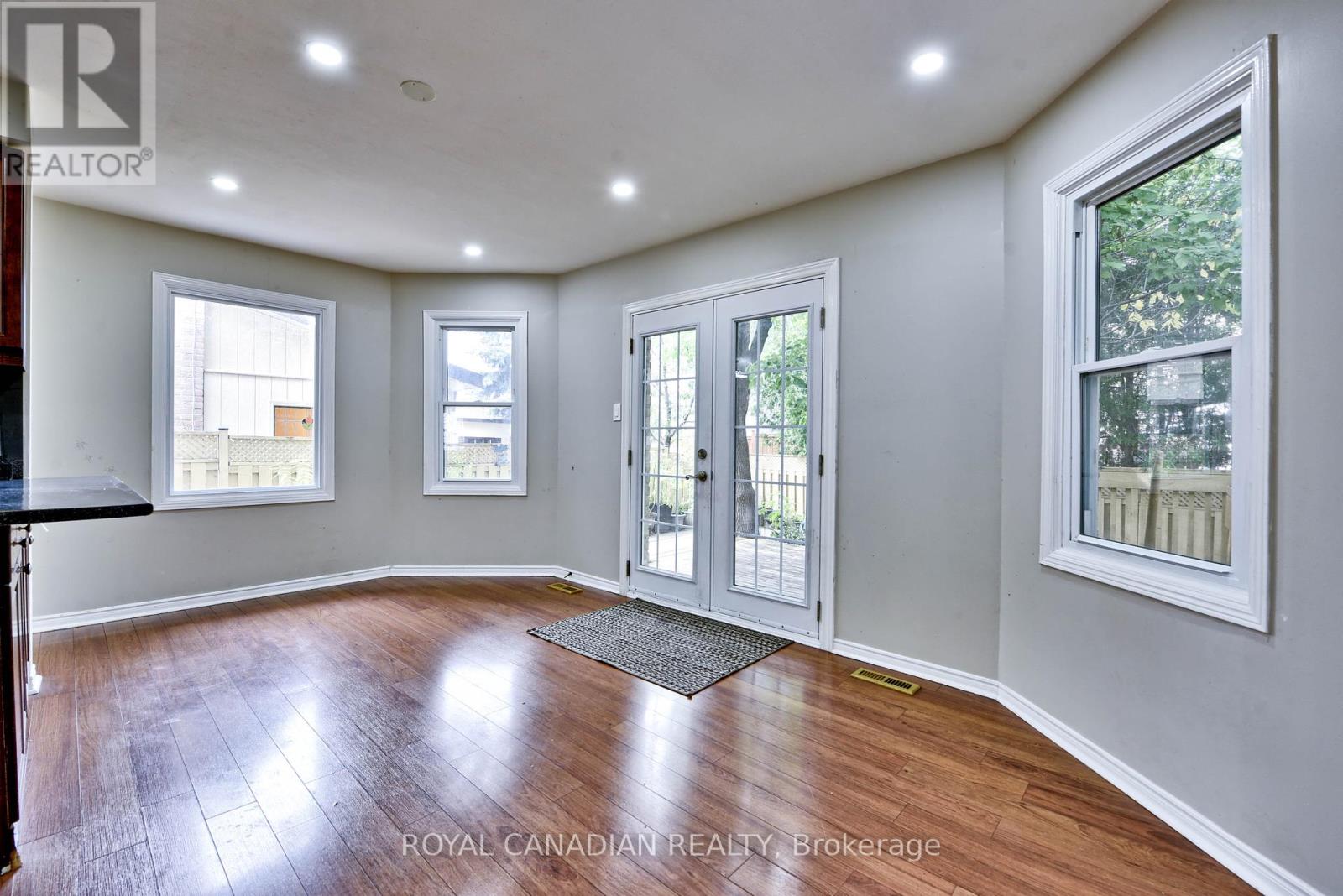 Photo 14 of 5570 Shorecrest Crescent, Mississauga ON
